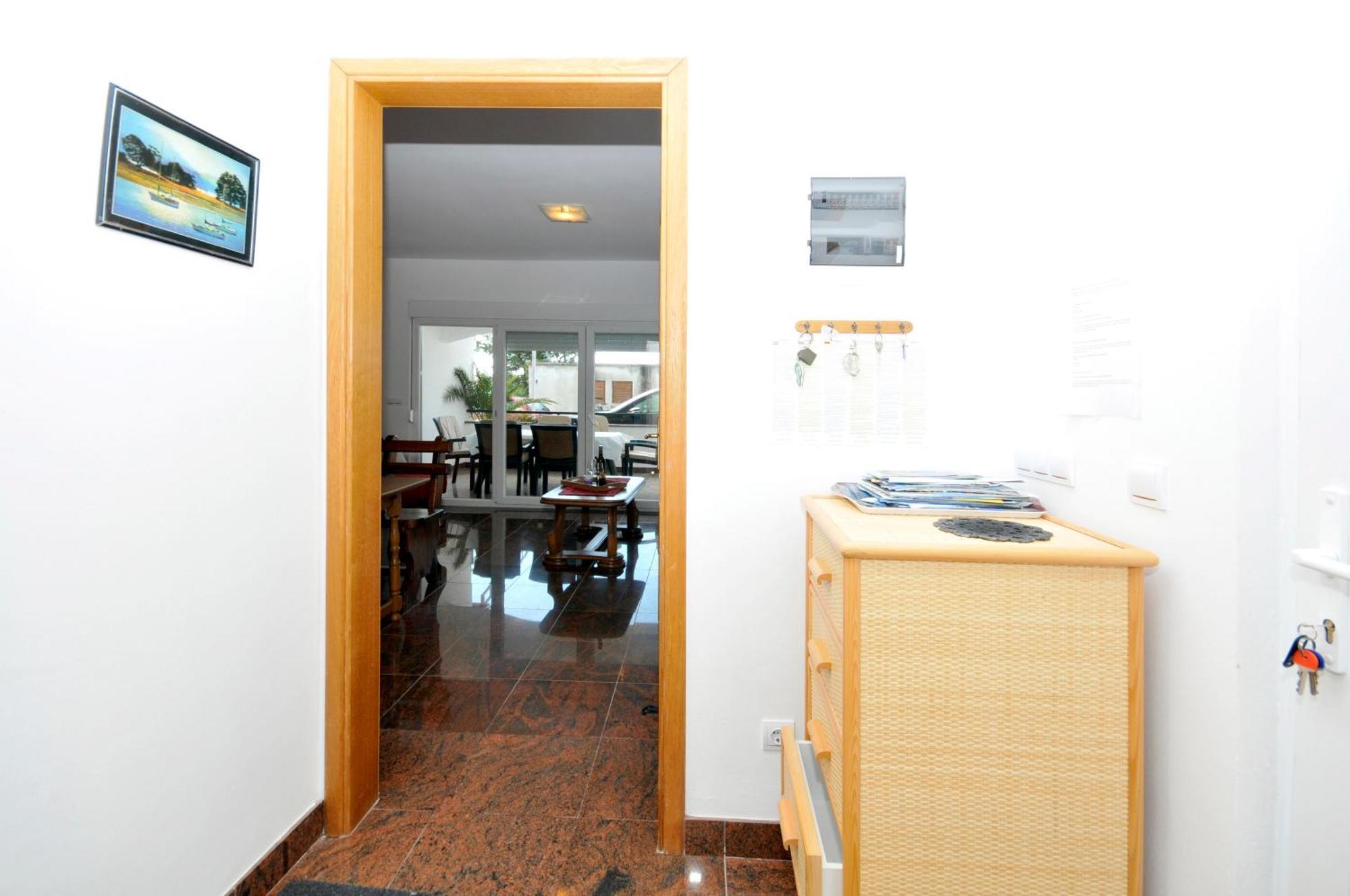 Apartmani Svalina - Seaview And 130M From Beach Trogir Luaran gambar