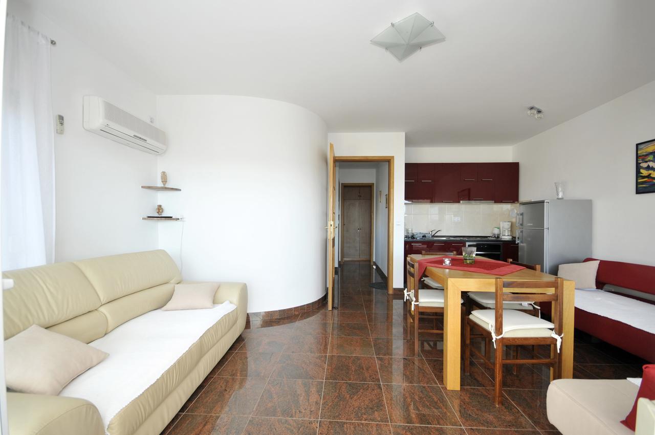 Apartmani Svalina - Seaview And 130M From Beach Trogir Luaran gambar