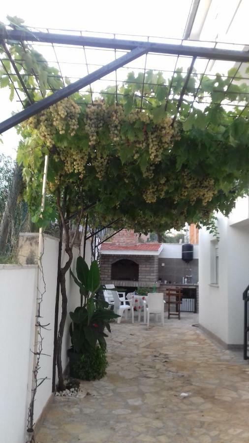 Apartmani Svalina - Seaview And 130M From Beach Trogir Luaran gambar